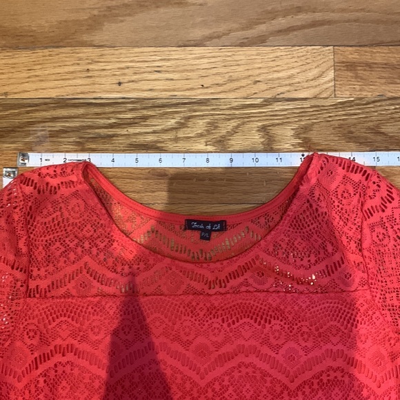 Pretty Lace overlay detail midi dress - Picture 6 of 8